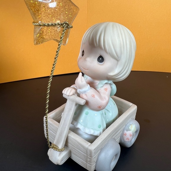 Precious Moments 1999 “Wishing You a World of Peace” C0019 Symbol of Membership - Picture 11 of 13